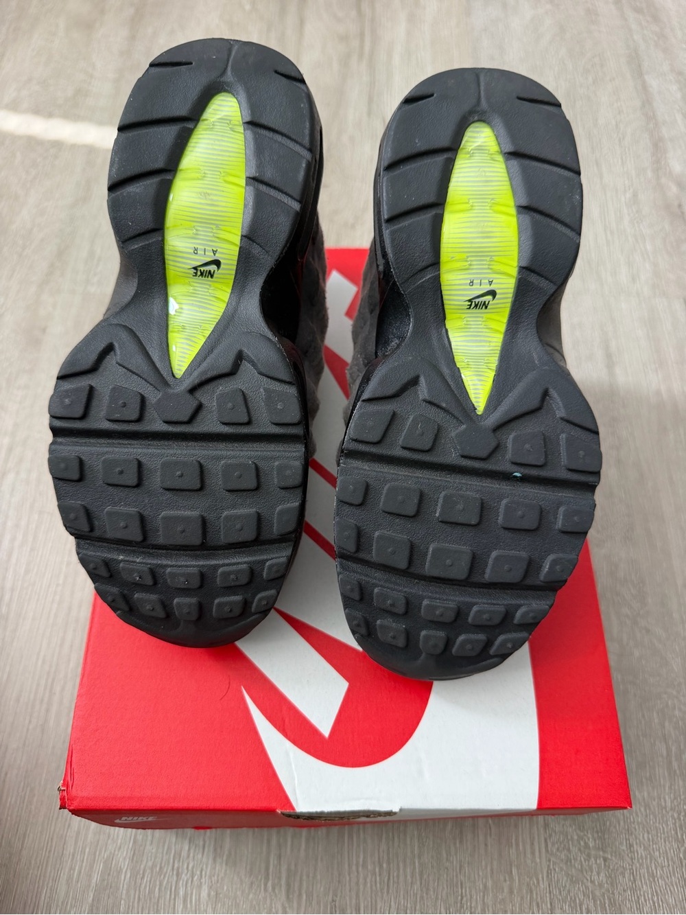 Nike Air Max 95 Kids Sz 13c Black Neon Yellow - Picture 6 of 7